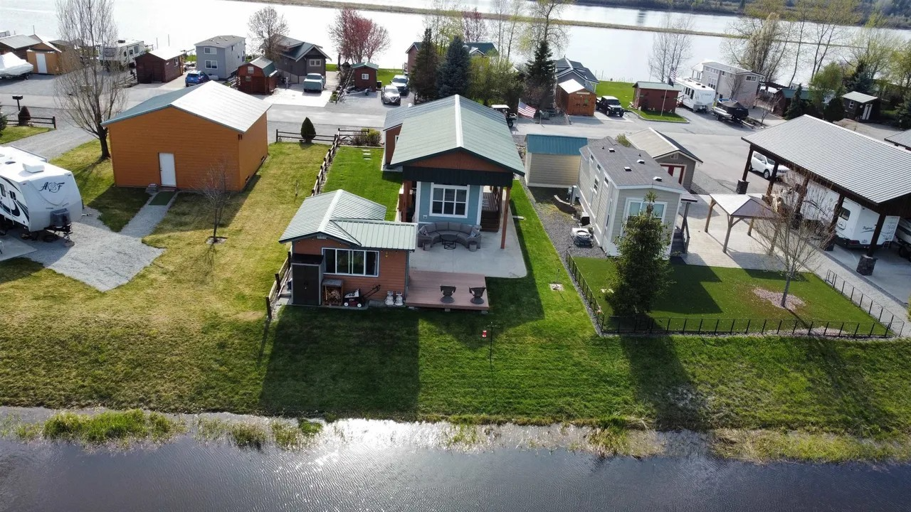 G53 – 210 Guinevere Drive